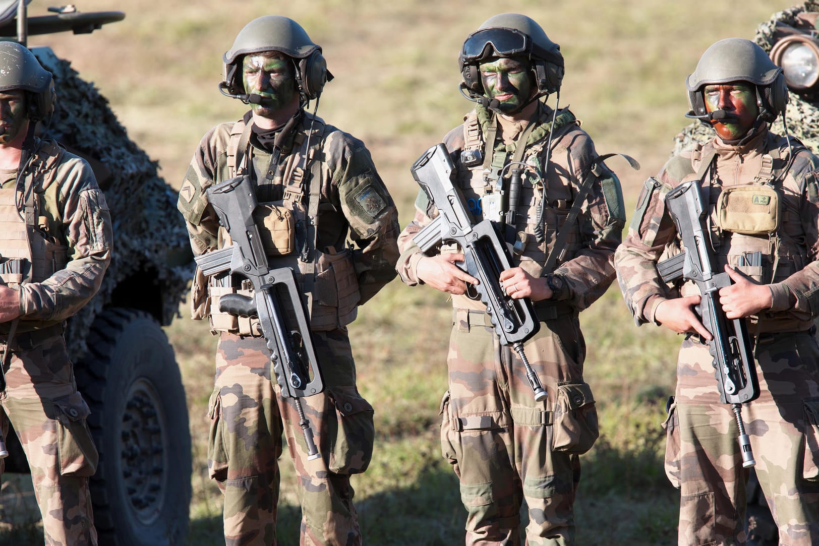 Deutsche Bundeswehrsoldaten mit französischen Kollegen in Mühlheim: Die deutschen Streitkräfte melden 39 Waffen und knapp 20.000 Schuss Munition als verloren.