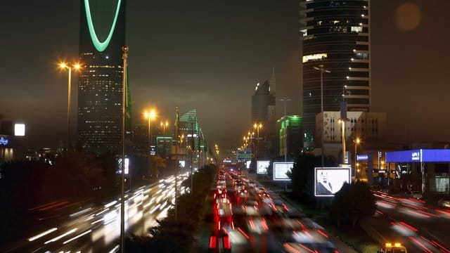 Riad bei Nacht: Saudi-Arabien ist für Touristen bislang schwer zugänglich. Riad bei Nacht: Saudi-Arabien ist für Touristen bislang schwer zugänglich.