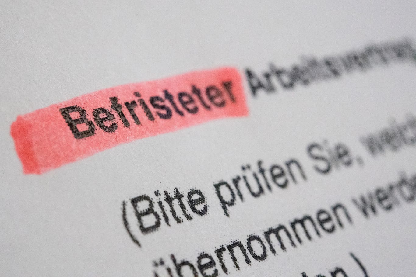 Befristeter Arbeitsvertrag: Die sachgrundlose Befristung eines Arbeitsvertrags kann unter bestimmten Umständen unwirksam werden.