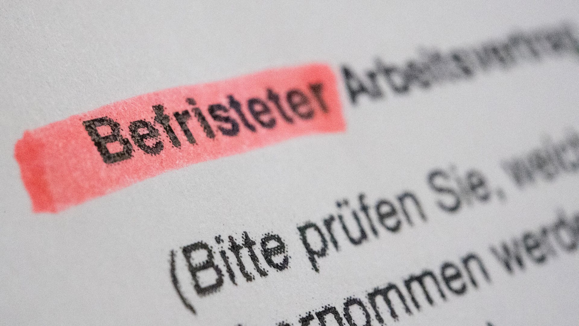 Befristeter Arbeitsvertrag: Die sachgrundlose Befristung eines Arbeitsvertrags kann unter bestimmten Umständen unwirksam werden.