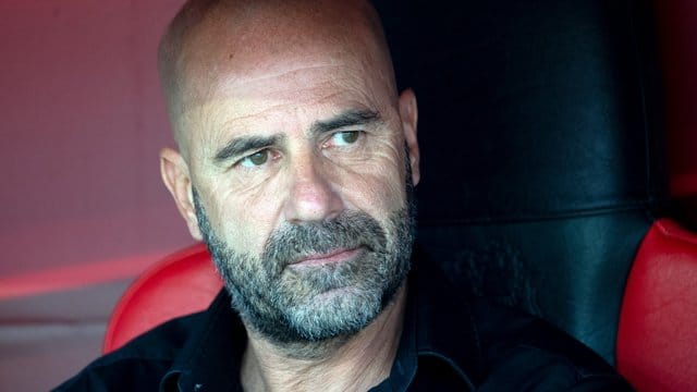 Leverkusens Trainer Peter Bosz hat das laufstärkstes Team der Bundesliga. Leverkusens Trainer Peter Bosz hat das laufstärkstes Team der Bundesliga.