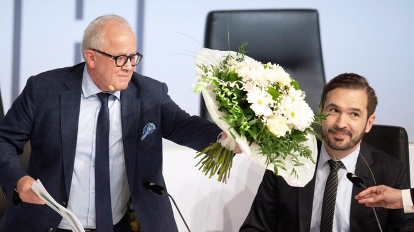 Alles Gute: Blumen für den neuen DFB-Präsidenten Fritz Keller.