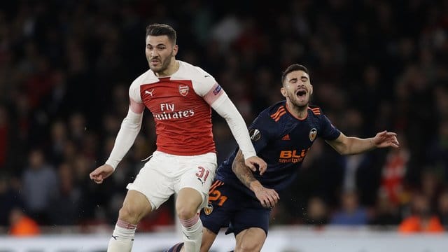Granit Xhaka (l) ist der neue Kapitän des FC Arsenal.