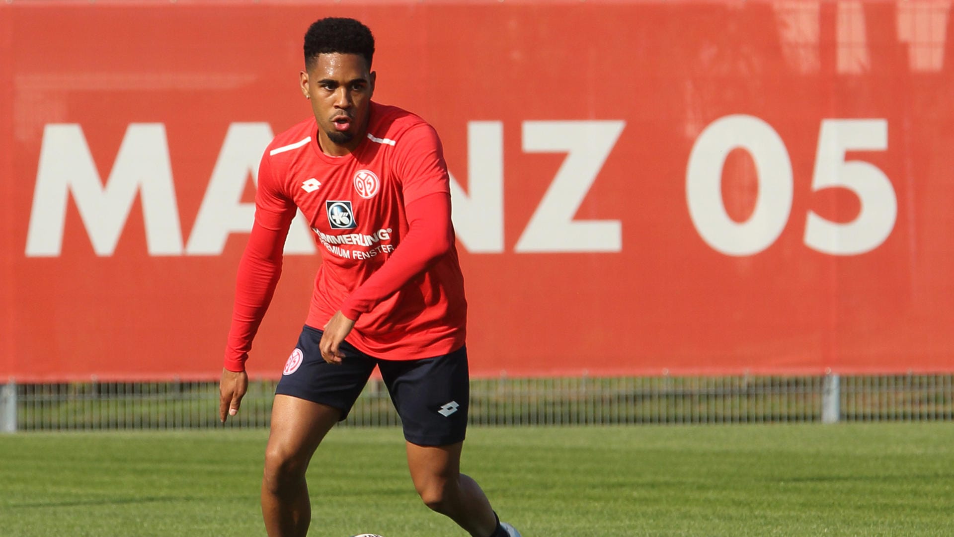 Philipp Mwene beim Training in dieser Woche: Nach langer Auszeit trainiert der Abwehrspieler wieder. USA