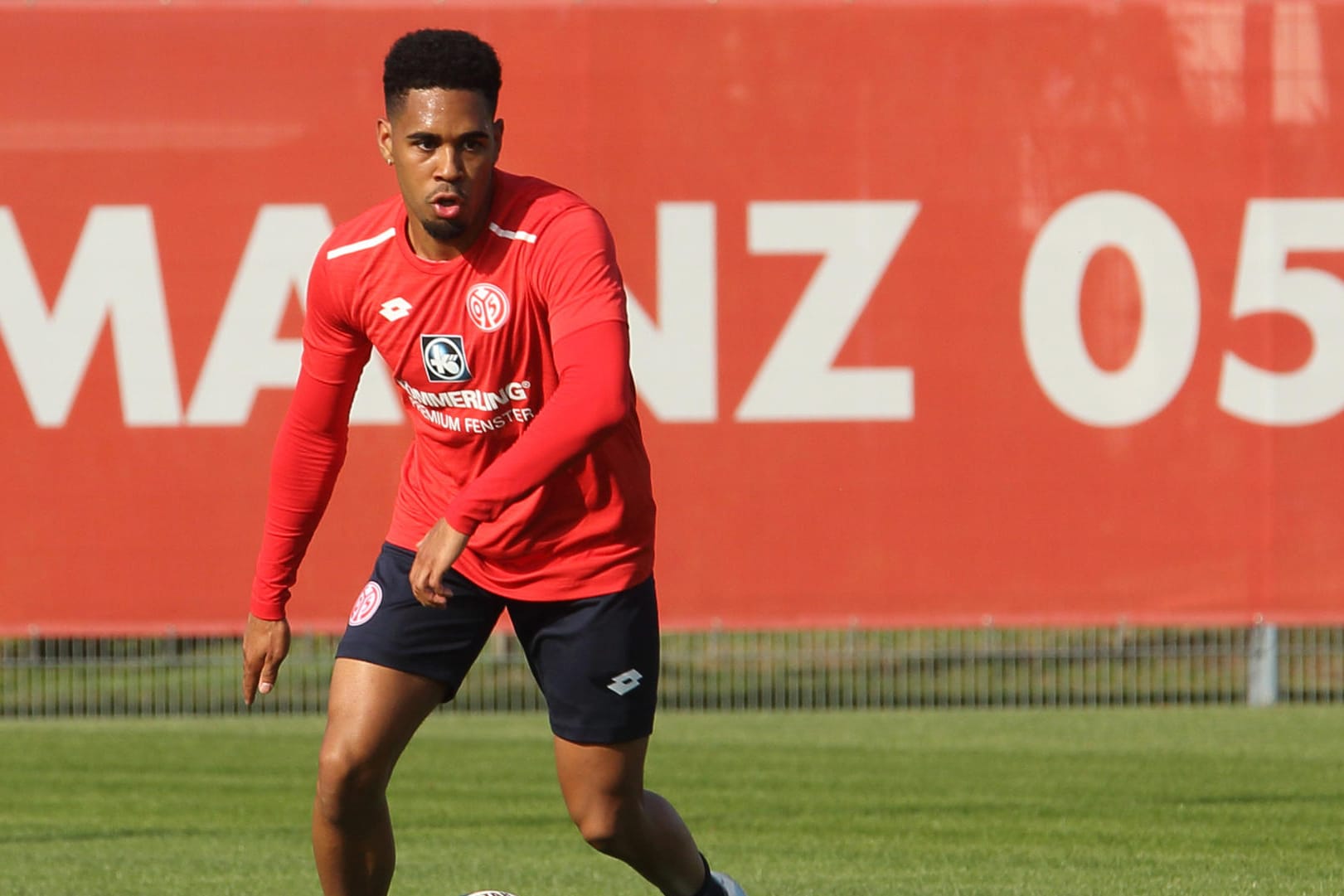 Philipp Mwene beim Training in dieser Woche: Nach langer Auszeit trainiert der Abwehrspieler wieder. USA