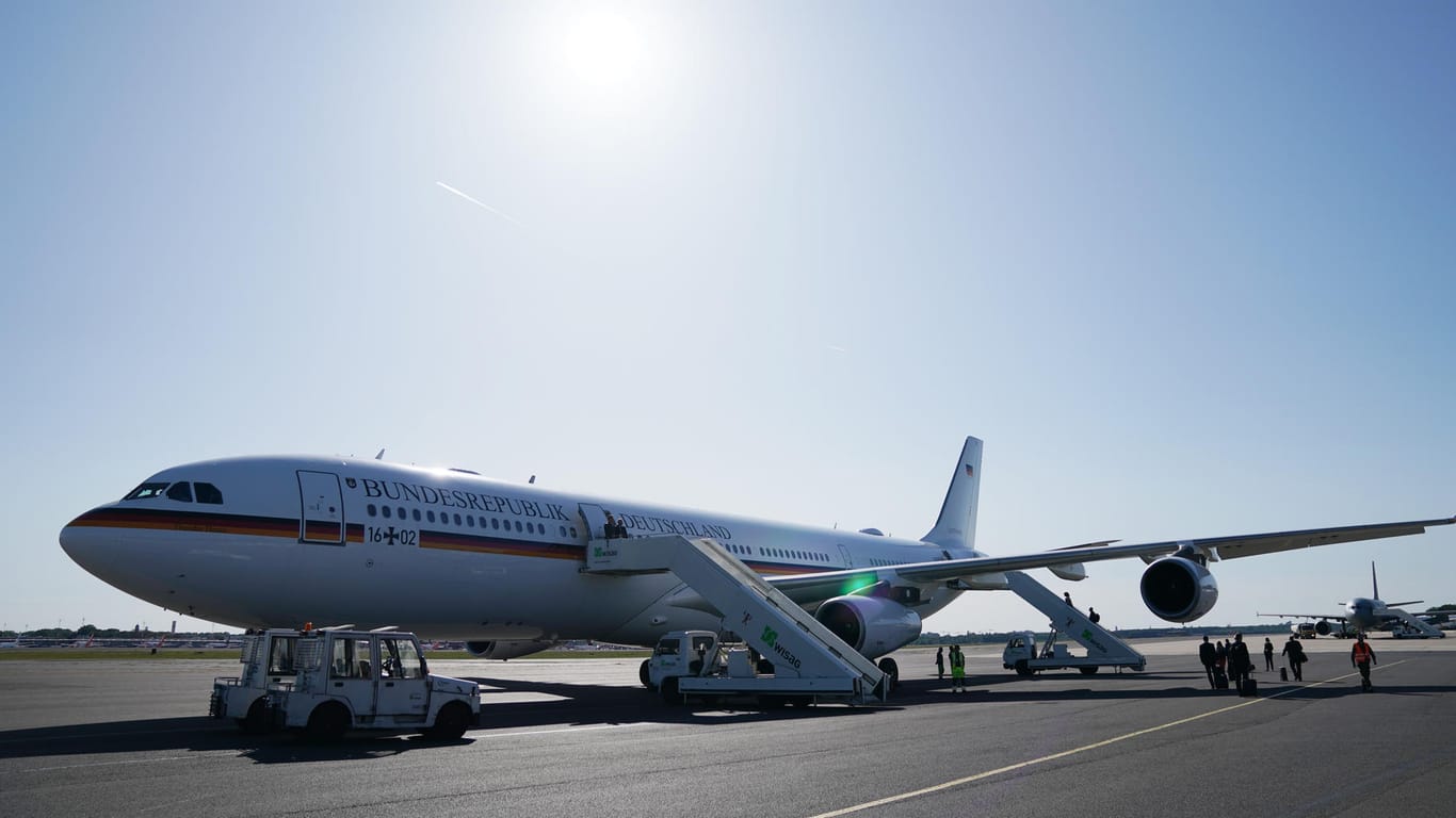 Der Airbus 340 wartet auf die Kanzlerin: Mit diesem Flugzeug reiste Angela Merkel zum Klimagipfel.