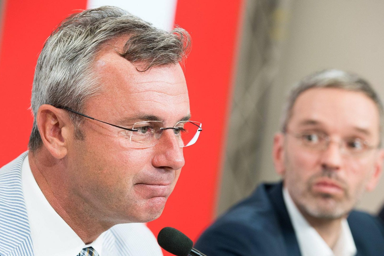 Spitzenkandidat Norbert Hofer und Herbert Kickl: Der damalige Innenminister Kickl ließ den Sitz des Bundesamtes für Verfassungsschutz und Terrorismusbekämpfung durchsuchen und Daten zu Rechtsextremen und Burschenschaften beschlagnahmen, die der FPÖ nahe stehen sollen.