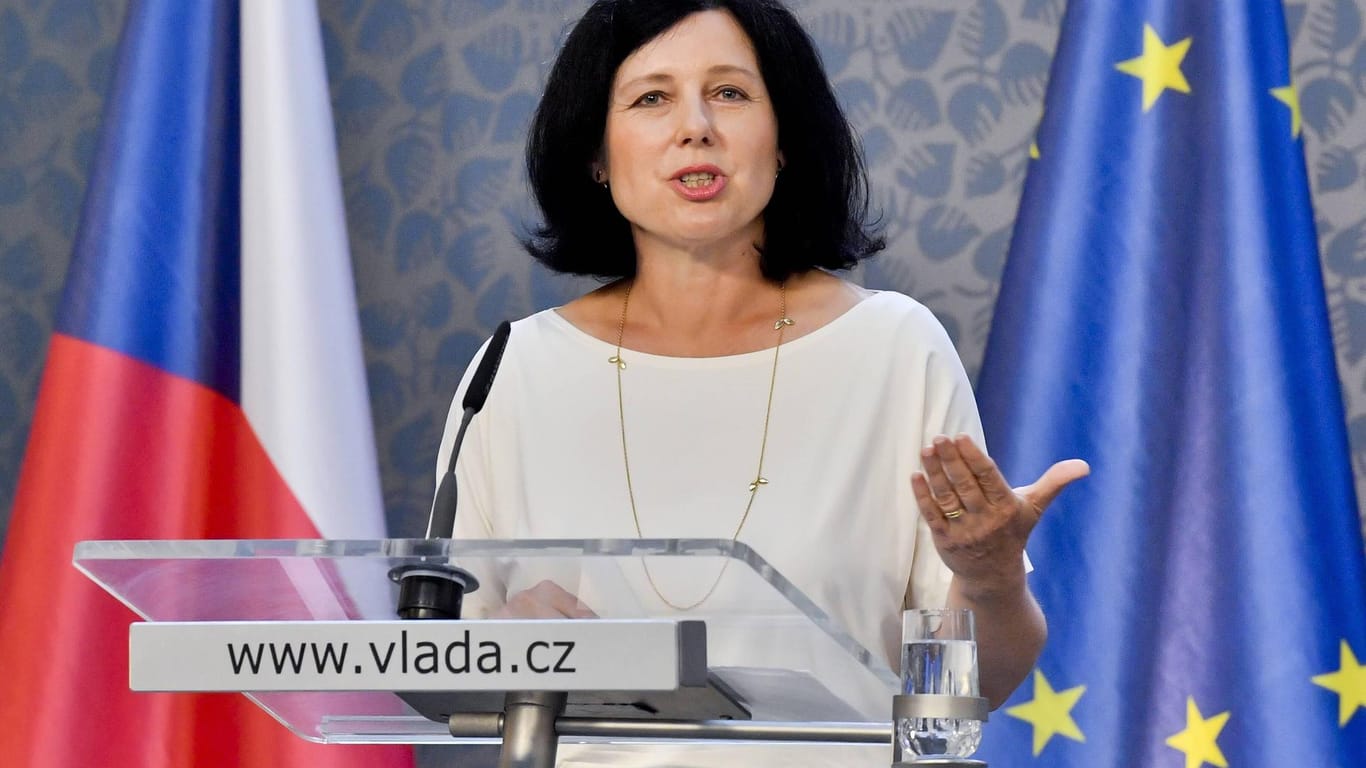 Die Tschechin Vera Jourova soll sich in der Kommission um Rechtsstaatlichkeit kümmern: Die wird vor allem in Ungarn und Polen eingeschränkt.