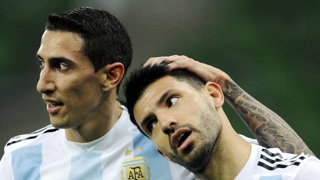 Fehlen im argentinischen Aufgebot für das Länderspiel gegen Deutschland: Angel Di Maria (l) und Sergio Agüero.