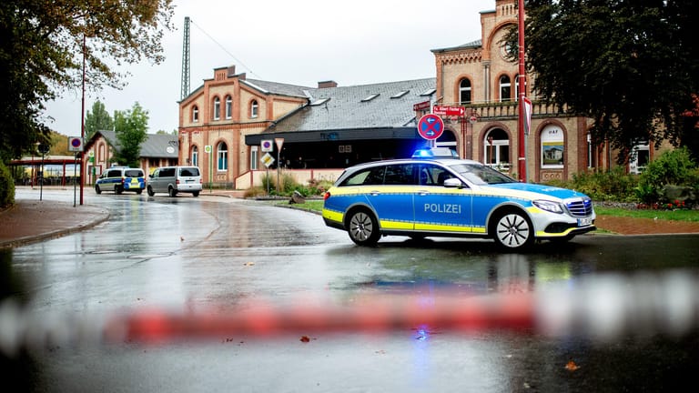 Niedersachsen, Elze: Nach der tödlichen Attacke auf eine Frau in Göttingen suchte die Polizei in Niedersachsen nach dem Tatverdächtigen, der inzwischen gefasst wurde.