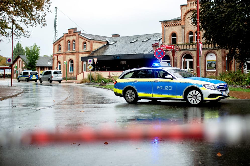 Niedersachsen, Elze: Nach der tödlichen Attacke auf eine Frau in Göttingen suchte die Polizei in Niedersachsen nach dem Tatverdächtigen, der inzwischen gefasst wurde.