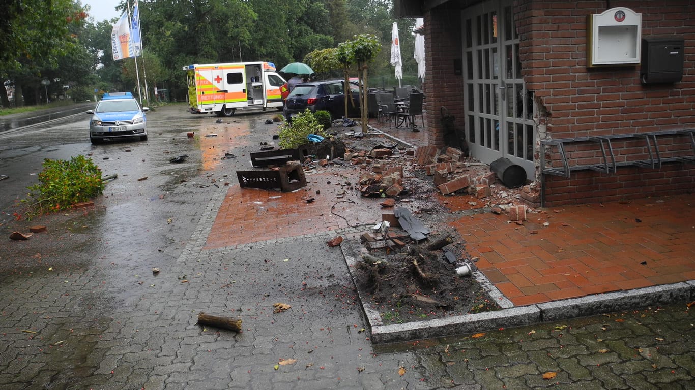 Die zerstörte Front des Restaurants: Der Schaden beträgt mehrere zehntausend Euro.