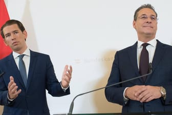 Der damalige Bundeskanzler Sebastian Kurz und Ex-Vizekanzler Heinz-Christian Strache im Mai 2019: Nach der Ibiza-Affäre wurde die schwarz-blaue Regierung aufgelöst.