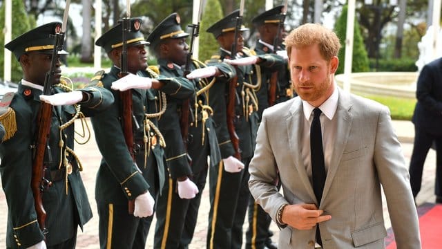 Prinz Harry trifft zu einer Audienz mit dem Präsidenten von Angola ein. Prinz Harry trifft zu einer Audienz mit dem Präsidenten von Angola ein.