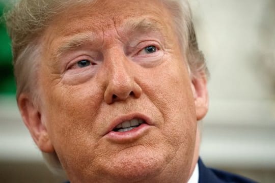 US-Präsident Donald Trump nennt den Vorstoß der Demokraten gegen ihn den "größten Betrug in der Geschichte der amerikanischen Politik".