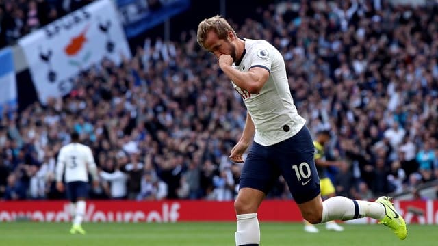 Tottenhams Star Harry Kane jubelt nach seinem Treffer gegen Southampton. Tottenhams Star Harry Kane jubelt nach seinem Treffer gegen Southampton.