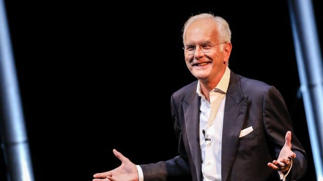 "Echt Schmidt": Der Schauspieler und Kabarettist Harald Schmidt feierte ein temporeiches Heimspiel in Stuttgart.