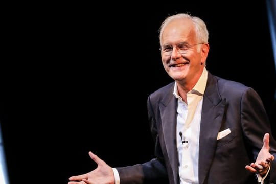 "Echt Schmidt": Der Schauspieler und Kabarettist Harald Schmidt feierte ein temporeiches Heimspiel in Stuttgart.