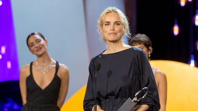 Nina Hoss hält ihre Dankesrede beim 67.