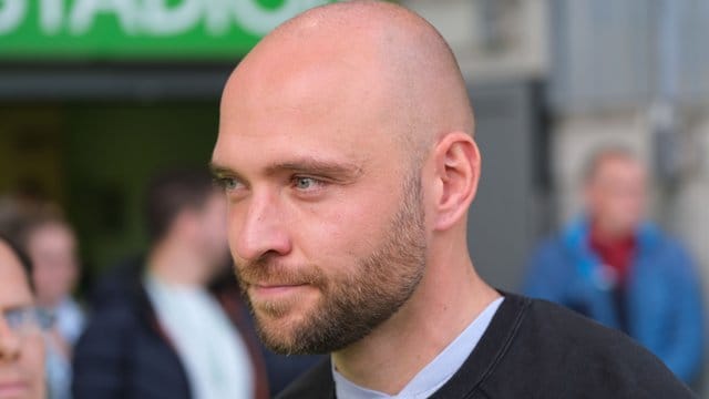 Trainer Stephan Lerch hat mit den VfL-Frauen auch das fünfte Saisonspiel in der Bundesliga gewonnen. Trainer Stephan Lerch hat mit den VfL-Frauen auch das fünfte Saisonspiel in der Bundesliga gewonnen.