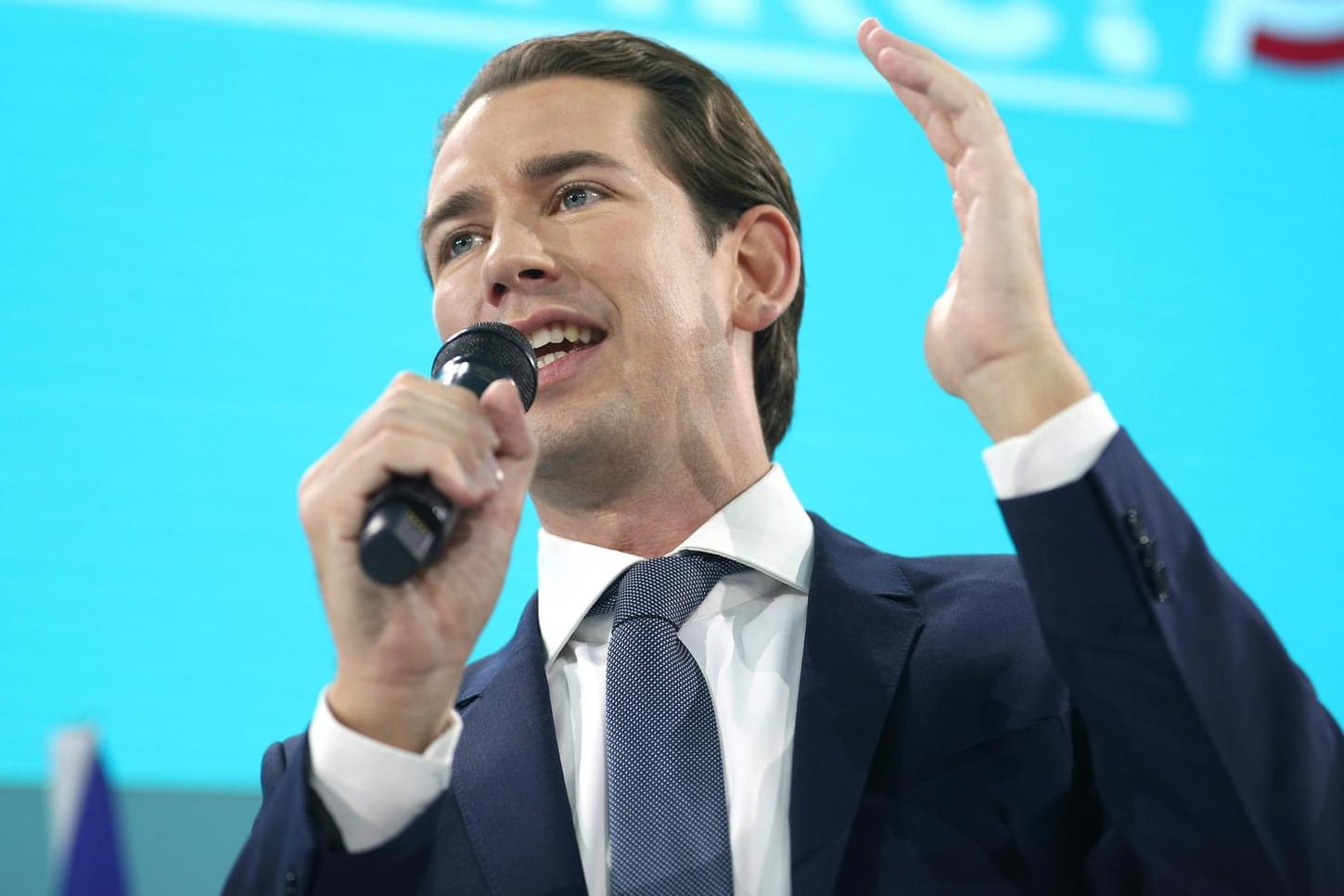 Parlamentswahl in Österreich: ÖVP-Chef und Spitzenkandidat Sebastian Kurz spricht am Wahlabend in Wien zu seine Anhängern.