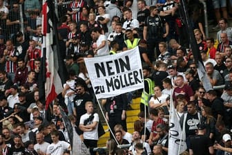 Ultra-Fans von Eintracht Frankfurt über Kritik an der geplanten Verpflichtung von Andreas Möller.
