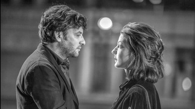 Gilles (Eric Caravaca) fragt seine Tochter Jeanne (Esther Garrel), was sie eigentlich mit ihrem Leben anfangen möchte – schließlich hat er es ihr geschenkt. Gilles (Eric Caravaca) fragt seine Tochter Jeanne (Esther Garrel), was sie eigentlich mit ihrem Leben anfangen möchte – schließlich hat er es ihr geschenkt.
