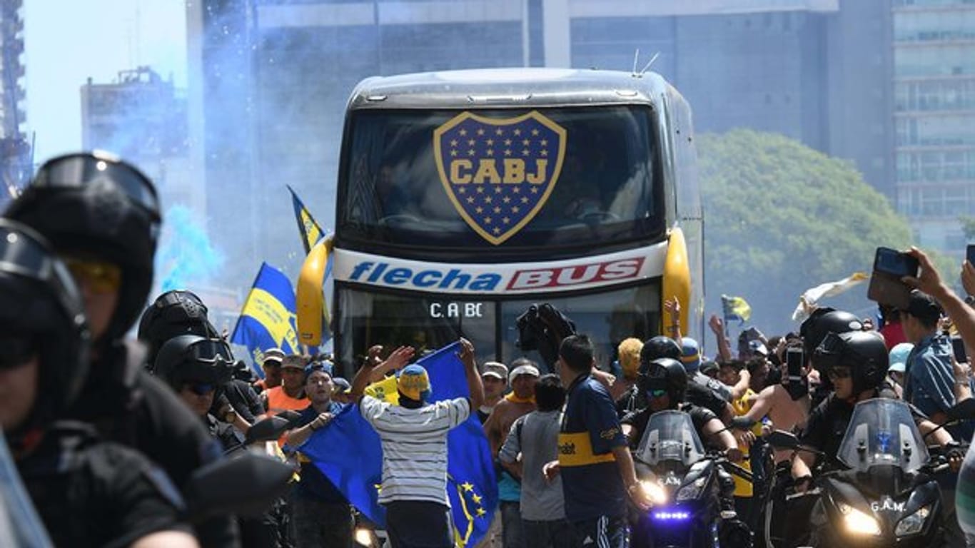 Der Mannschaftsbus der Boca Juniors wurde im vergangenen Jahr mit Steinen beworfen.
