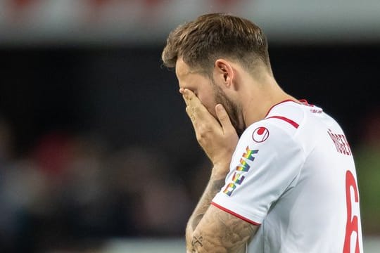 Der Kölner Marco Höger kann das bittere 0:4 nicht fassen.