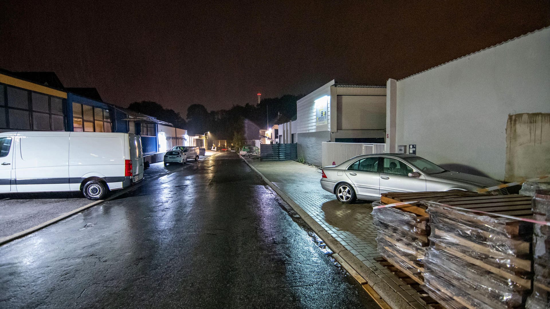 Der Tatort in Iserlohn: Die Polizei geht von einem versuchten Tötungsdelikt aus.