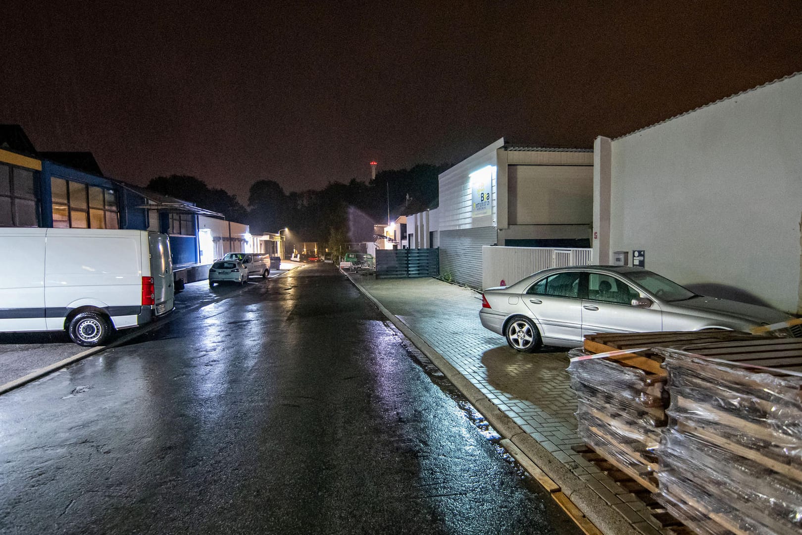 Der Tatort in Iserlohn: Die Polizei geht von einem versuchten Tötungsdelikt aus.