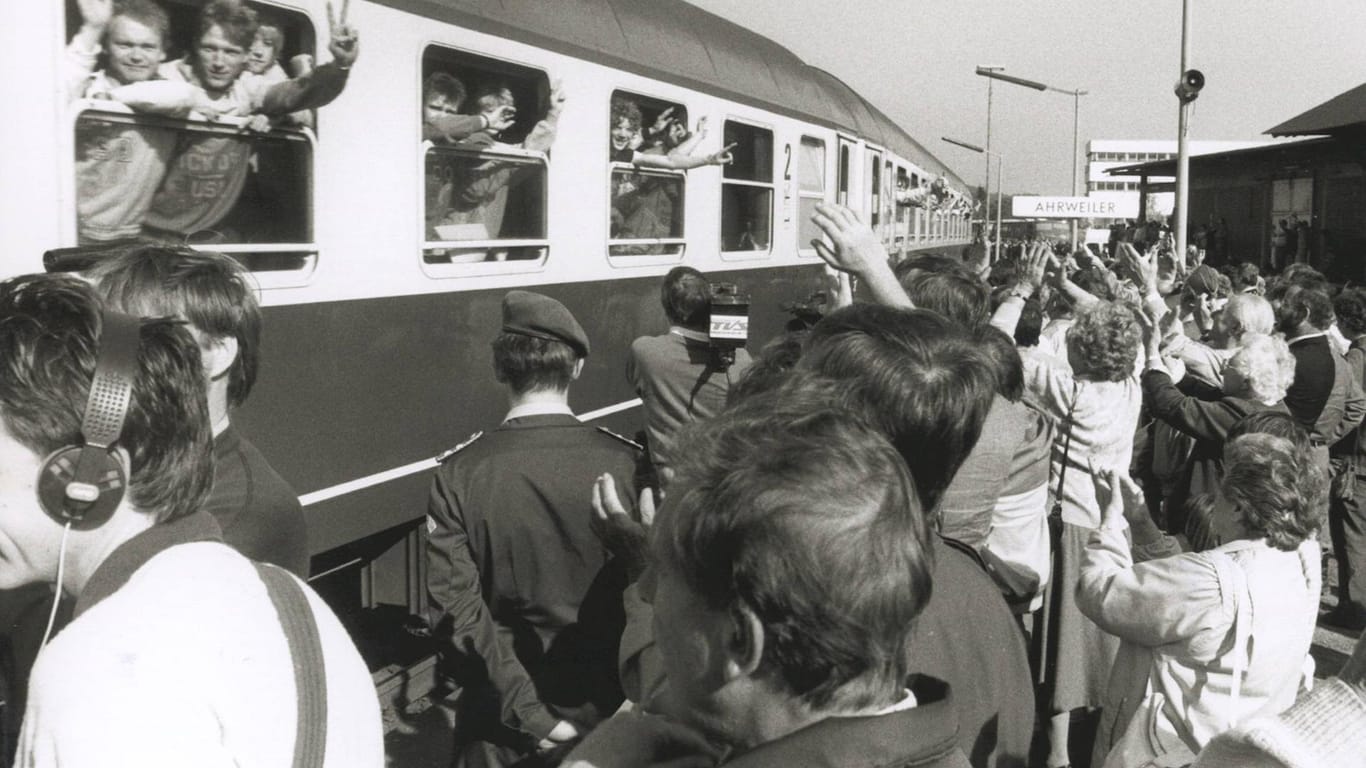 Flüchtlinge traten ihre Ausreise in die BRD an: In Ahrweiler kamen 736 Menschen aus der Prager Botschaft an und wurden dort vorübergehend untergebracht.