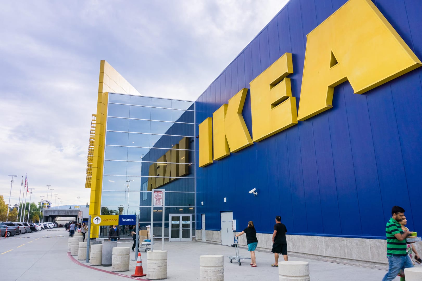 Eine Ikea-Filiale: Das Unternehmen ruft Lätzchen für Babys und Kleinkinder zurück.