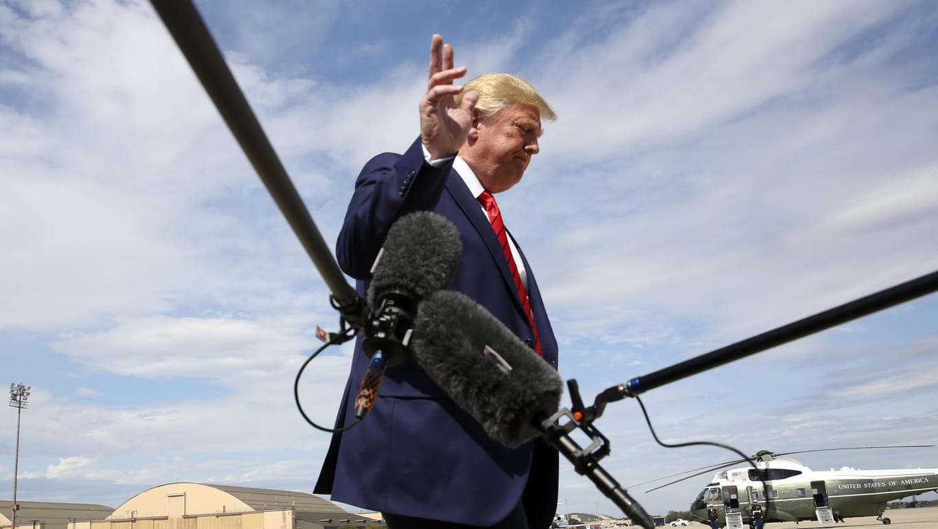 In der schwersten Krise seiner Präsidentschaft: US-Präsident Donald Trump nach einem Presse-Statement auf der Luftwaffenbasis in Andrews (US-Staat Maryland).