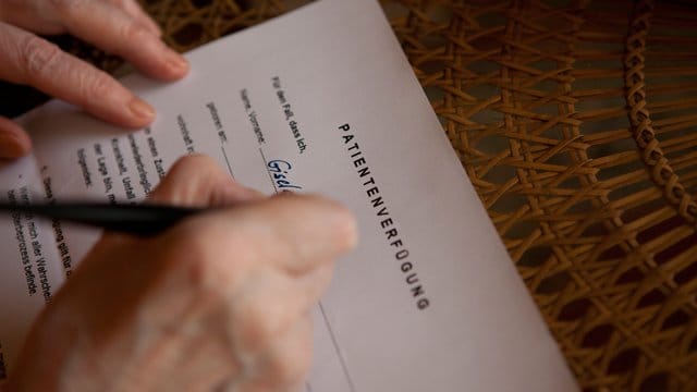 Verbraucher sollten Patientenverfügungen regelmäßig prüfen und gegebenenfalls aktualisieren. Verbraucher sollten Patientenverfügungen regelmäßig prüfen und gegebenenfalls aktualisieren.