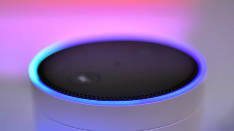 Lautsprecher Amazon Echo - mit dem Alexa Voice Service.