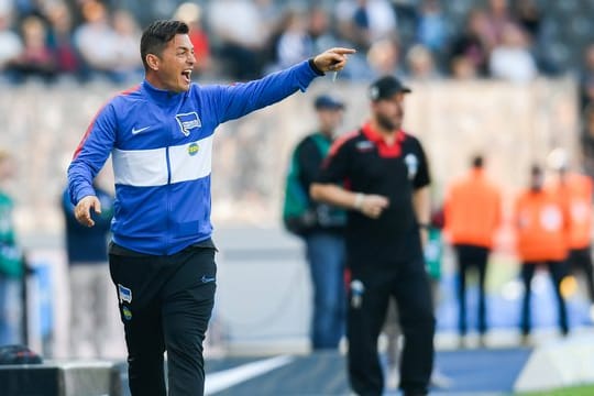 Trainer Ante Covic von Hertha BSC Berlin: Offenbar wurde das Flugzeug des Teams auf dem Heimweg nach Berlin von einem Blitz getroffen.