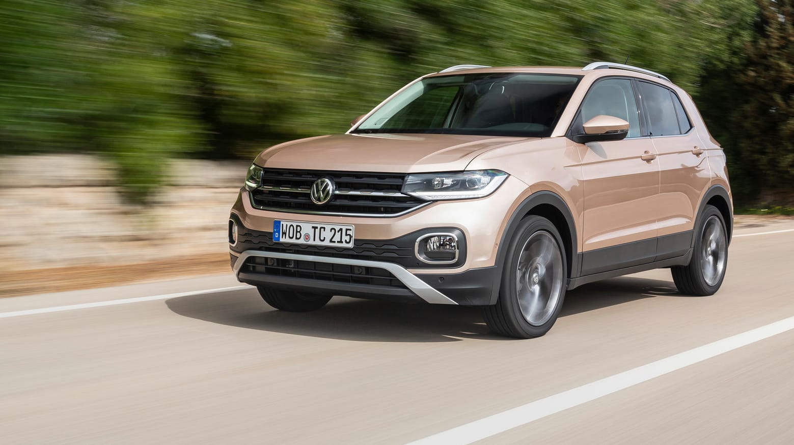 VW T-Cross: Das Mini-SUV ist rundum etwas geräumiger als ein VW Polo – aber auch etwa 2.900 Euro teurer.