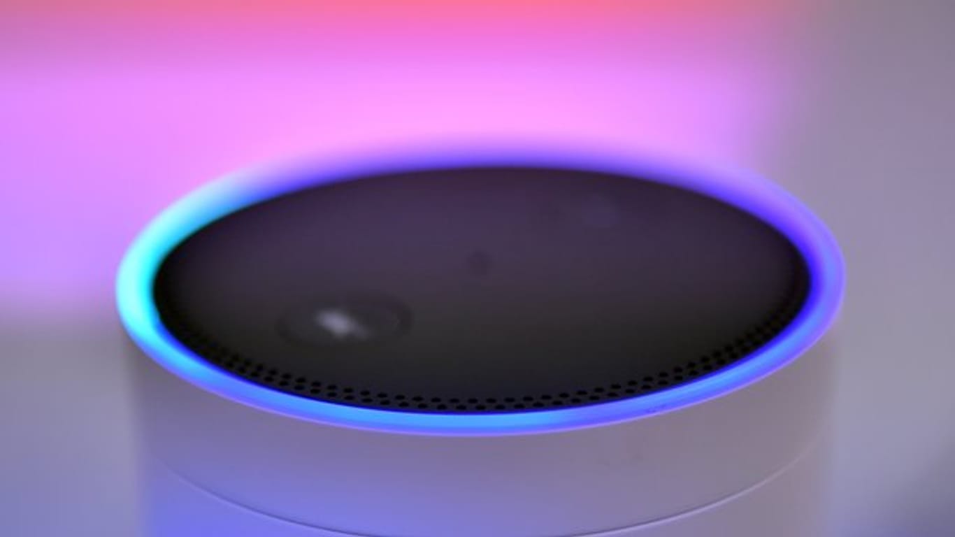 Der Lautsprecher Amazon Echo - mit dem Alexa Voice Service - wurde auf der IFA in Berlin gezeigt.