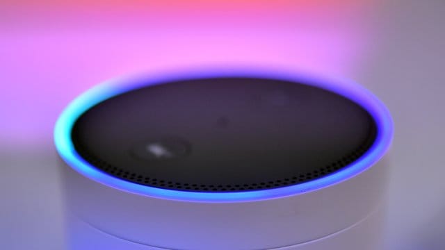 Der Lautsprecher Amazon Echo - mit dem Alexa Voice Service - wurde auf der IFA in Berlin gezeigt. Der Lautsprecher Amazon Echo - mit dem Alexa Voice Service - wurde auf der IFA in Berlin gezeigt.