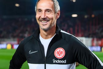 Adi Hütter strahlt: Der Eintracht-Coach wäre beinahe bei Werder Bremen gelandet.