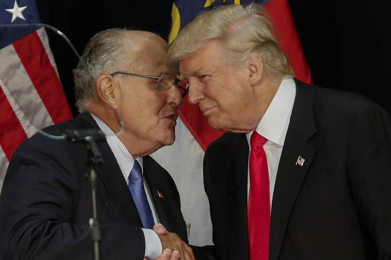 Donald Trump und Rudy Giuliani: Trumps Anwalt gerät ins Visier der Ermittlungen