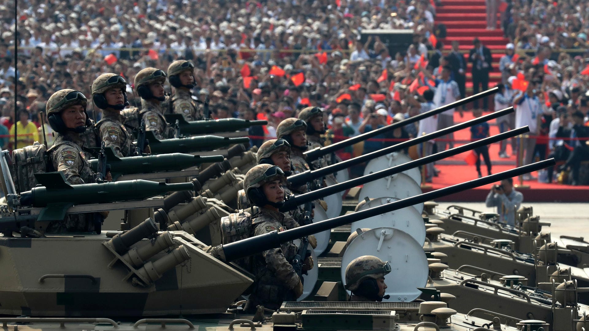 Militärparade in Peking: China hat neben Panzern auch einige seiner modernsten Waffen präsentiert.