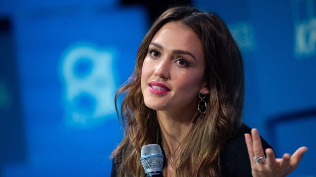 Jessica Alba auf der Gründermesse Bits & Pretzels.