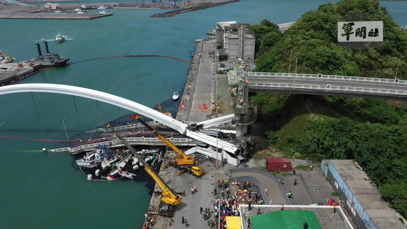 Taiwan Bridge Collapse