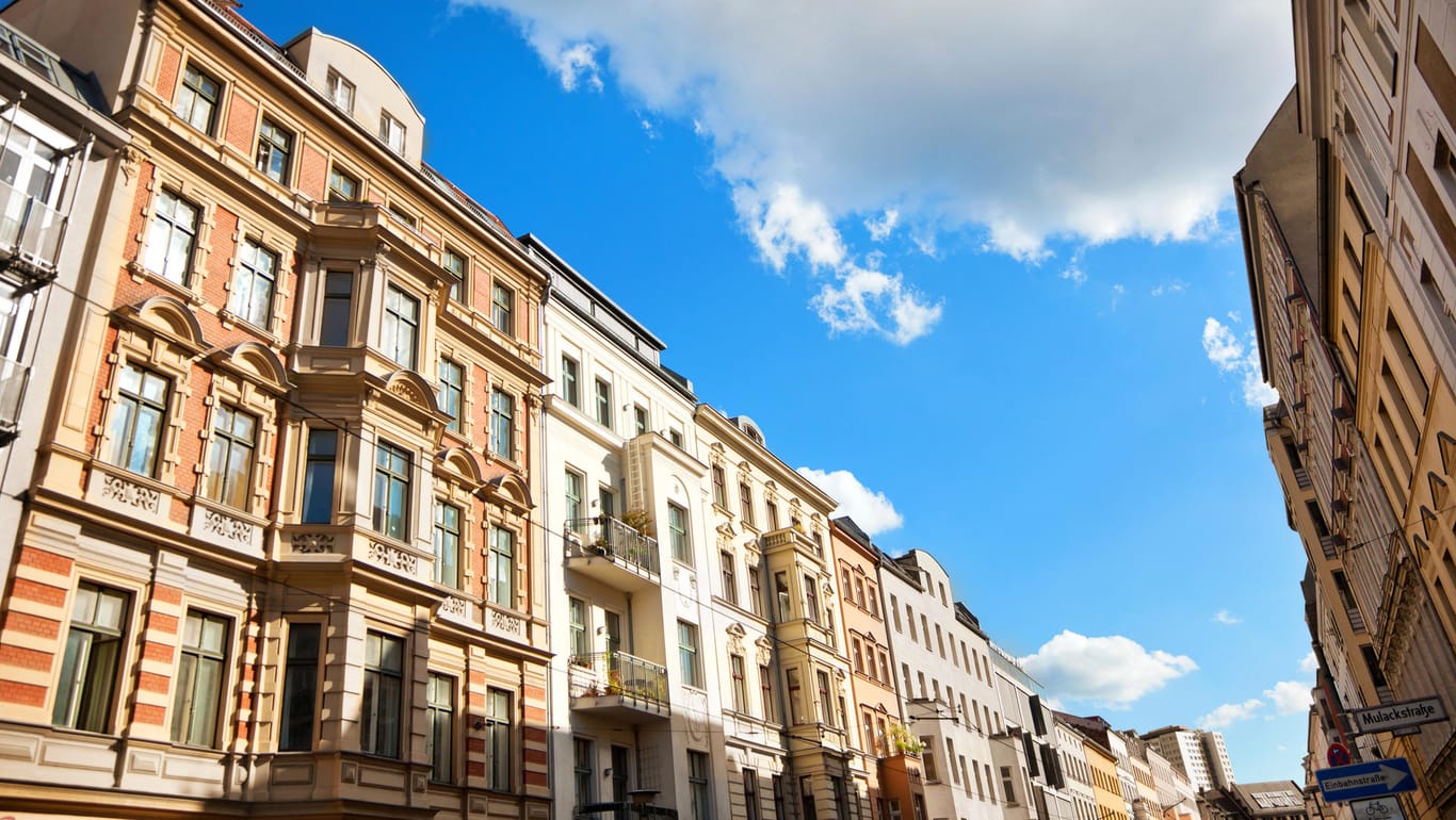 Altbauwohnungen in Berlin: Überdurchschnittlich hohe Nettokaltmieten gibt es den Statistikern zufolge vor allem in den großen Städten.