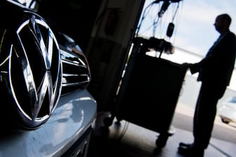 Update an einem VW: Auch Modelle von Seat und Skoda werden zurückgerufen.