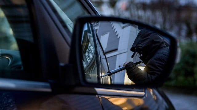 Wer bei seiner Versicherung einen Garagenstellplatz angegeben hat, der sollte das Fahrzeug tatsächlich dort parken. Wer bei seiner Versicherung einen Garagenstellplatz angegeben hat, der sollte das Fahrzeug tatsächlich dort parken.