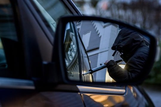 Wer bei seiner Versicherung einen Garagenstellplatz angegeben hat, der sollte das Fahrzeug tatsächlich dort parken.