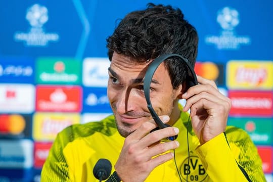 Will von fehlender Mentalität beim BVB nichts wissen: Mats Hummels bei der Pressekonferenz in Prag.